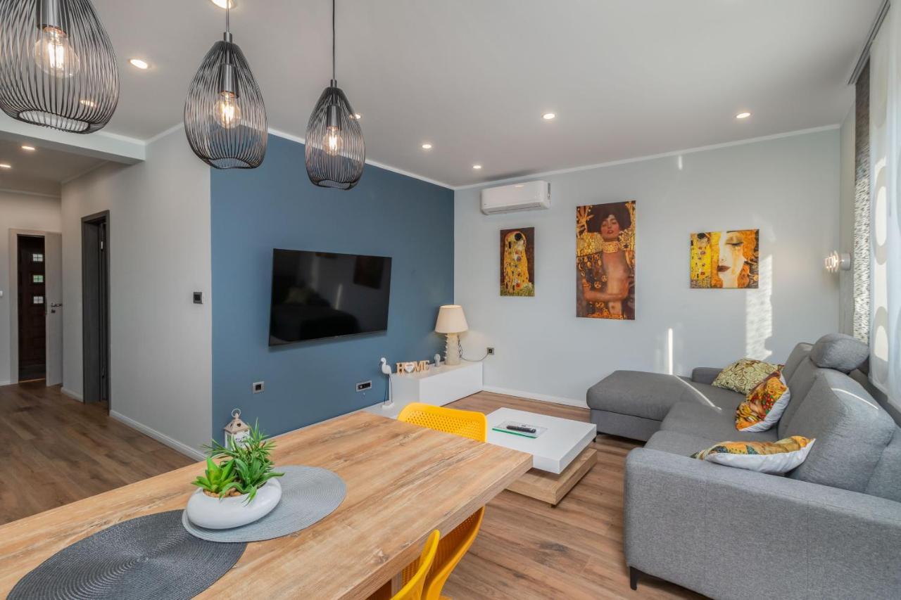 Adastra apartmani Rijeka Bagian luar foto