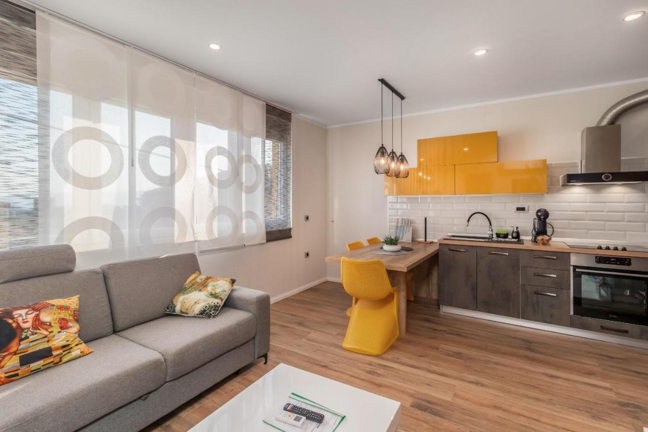 Adastra apartmani Rijeka Bagian luar foto