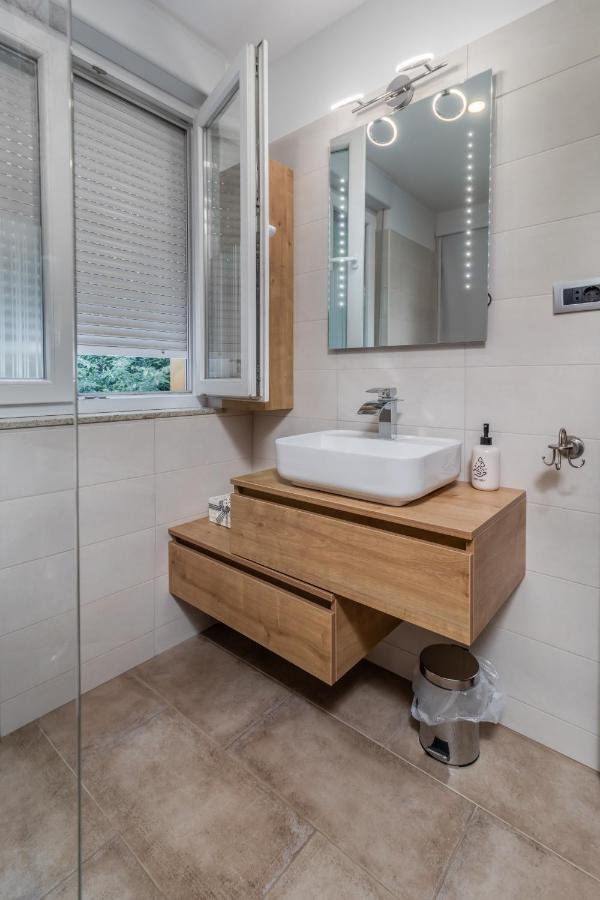 Adastra apartmani Rijeka Bagian luar foto